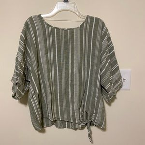Green bat sleeve shirt with knot